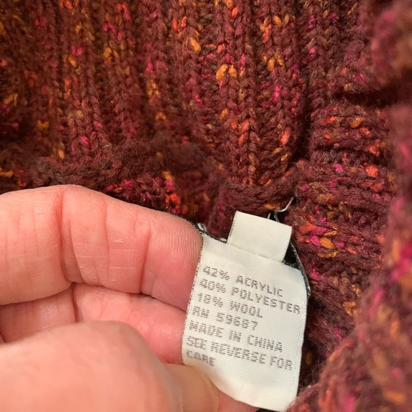 Beautiful cable knit sweater with cowl neck, 3/4 length sleeves and side slits. - Picture 4 of 5